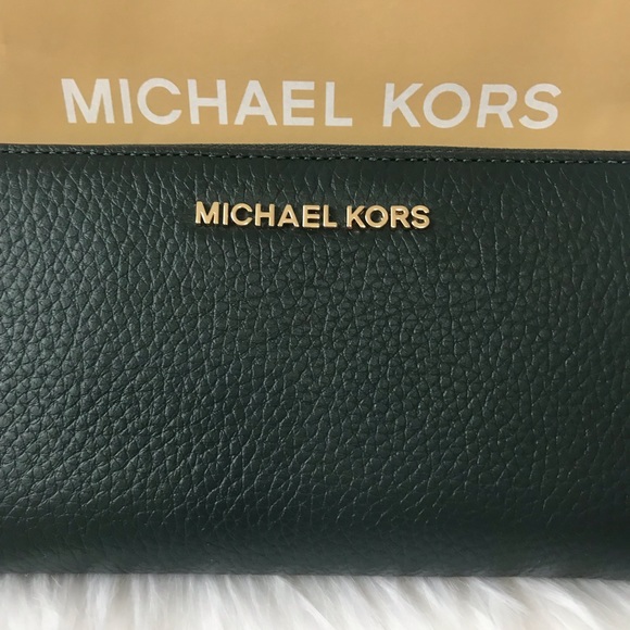 New! MICHAEL KORS JET SET TRAVEL WALLET - Picture 2 of 6